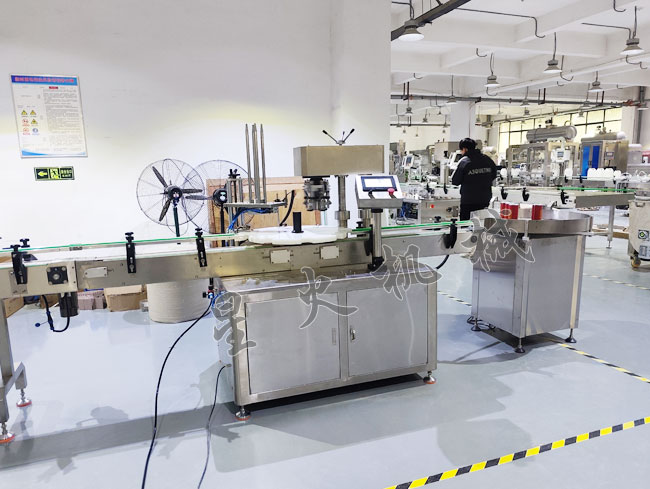 江苏易拉罐旋盖封口机展示