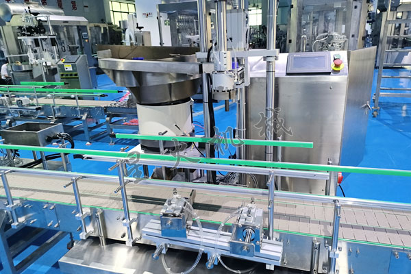 全自动单头化工塑料桶伺服旋盖机实拍图